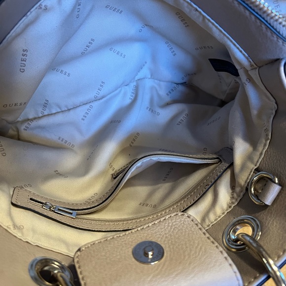 Slightly used Guess bag - Picture 8 of 8